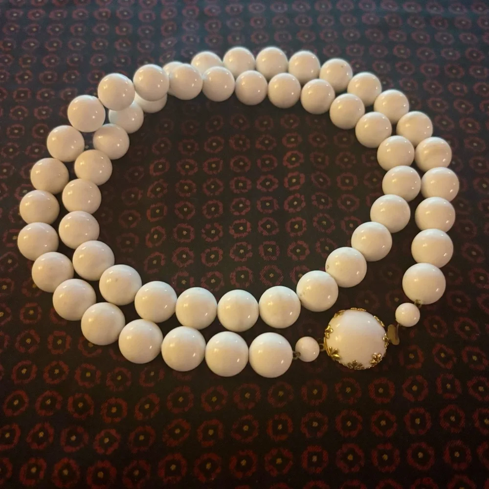 Vintage Austrian Made White Beaded Silk String Round Necklace - Picture 7 of 11
